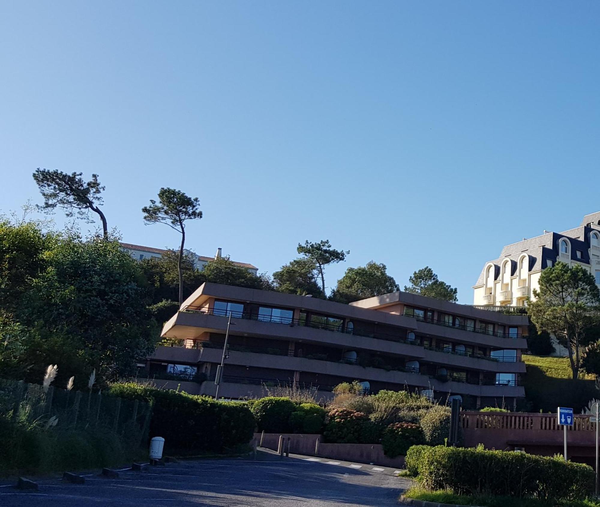Appartement Dans De Standing Avec Parking Et Sa Terrasse Vue