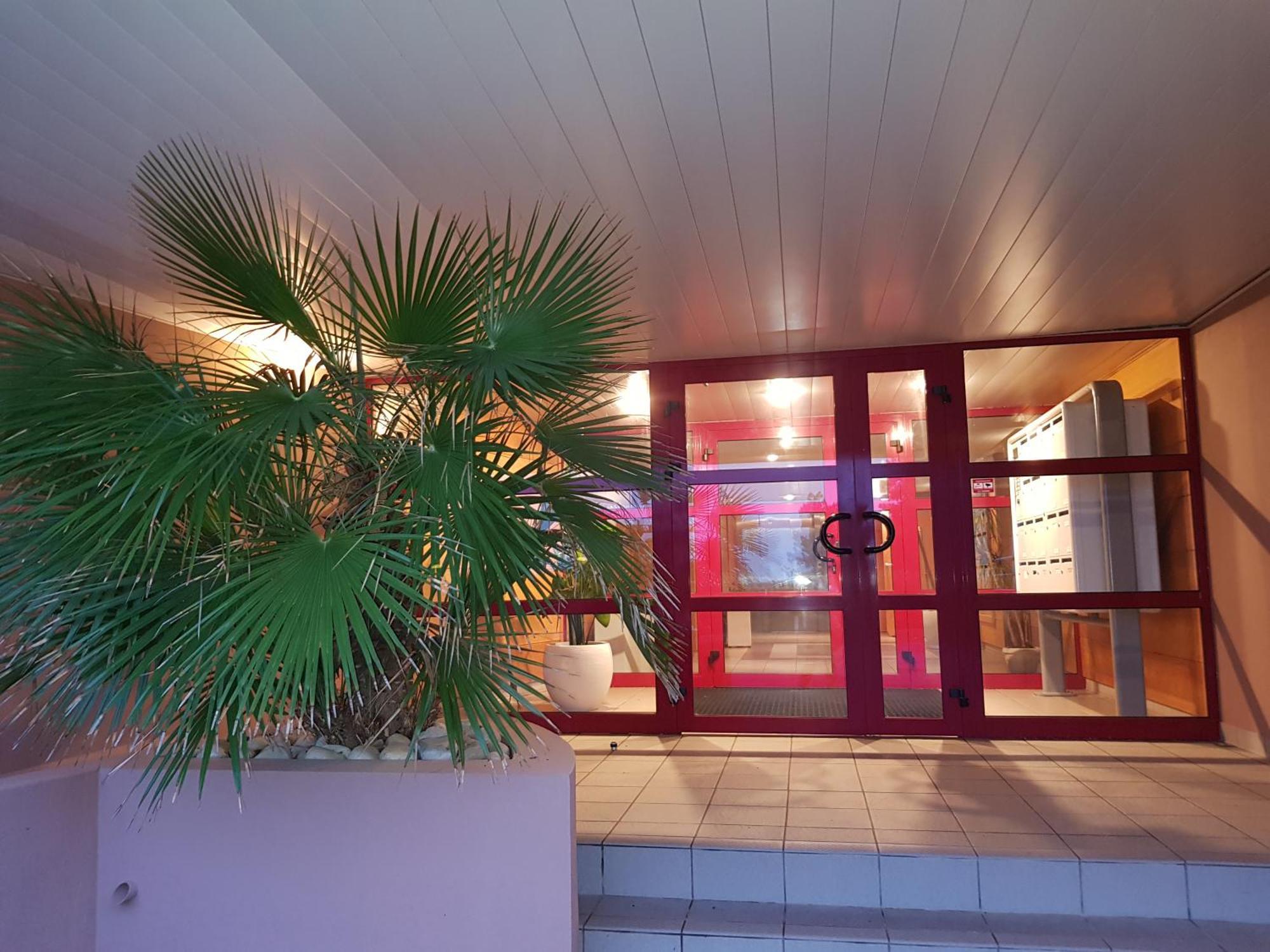 Dans De Standing Avec Parking Et Sa Terrasse Vue Appartamento
